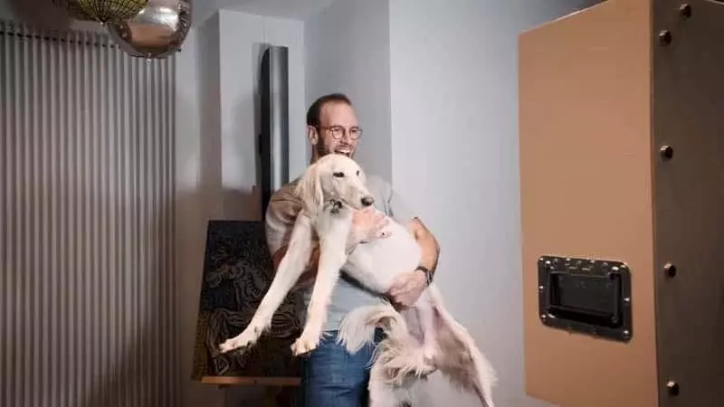 Photobooth self-poses with pet