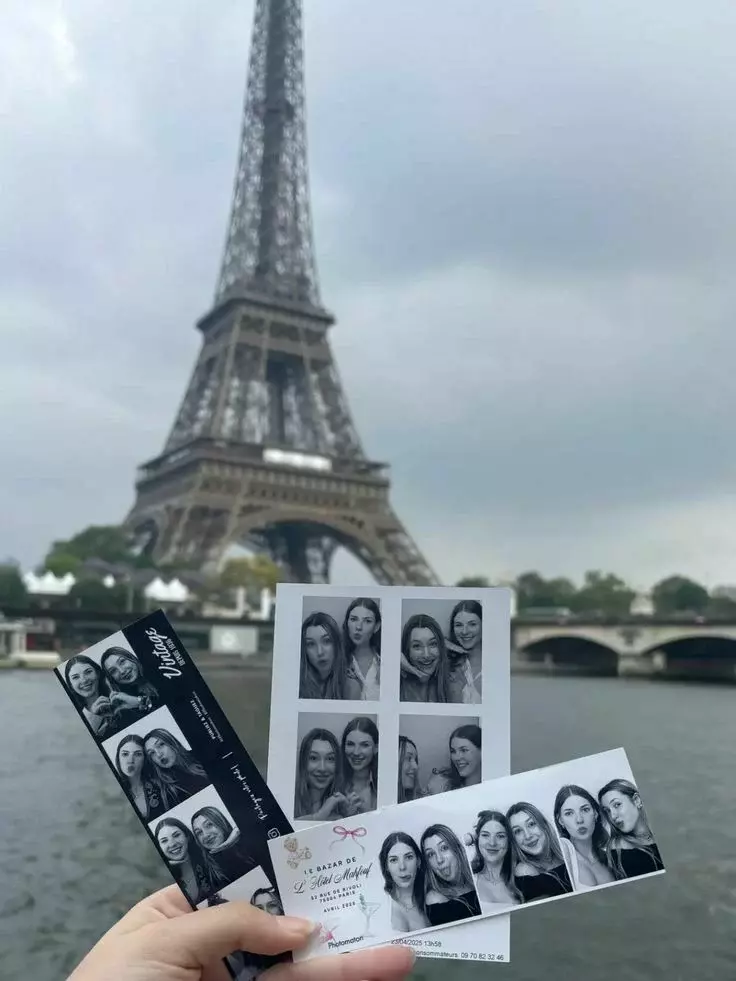Photos photobooth devant la tour Eiffel